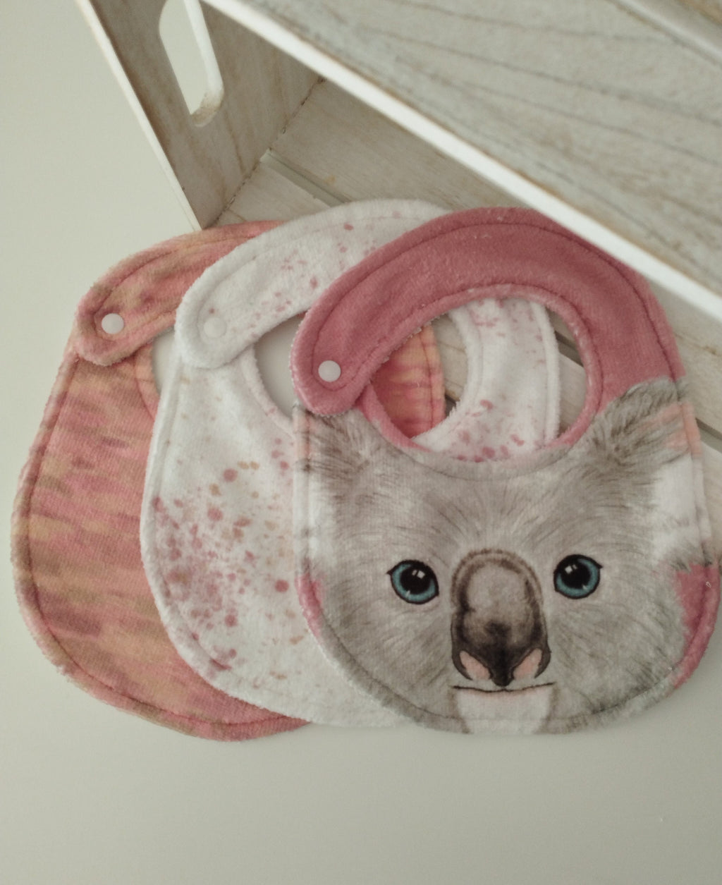 Lot de trois bavoirs collection Koala rose exclusivité Blanche & Noé