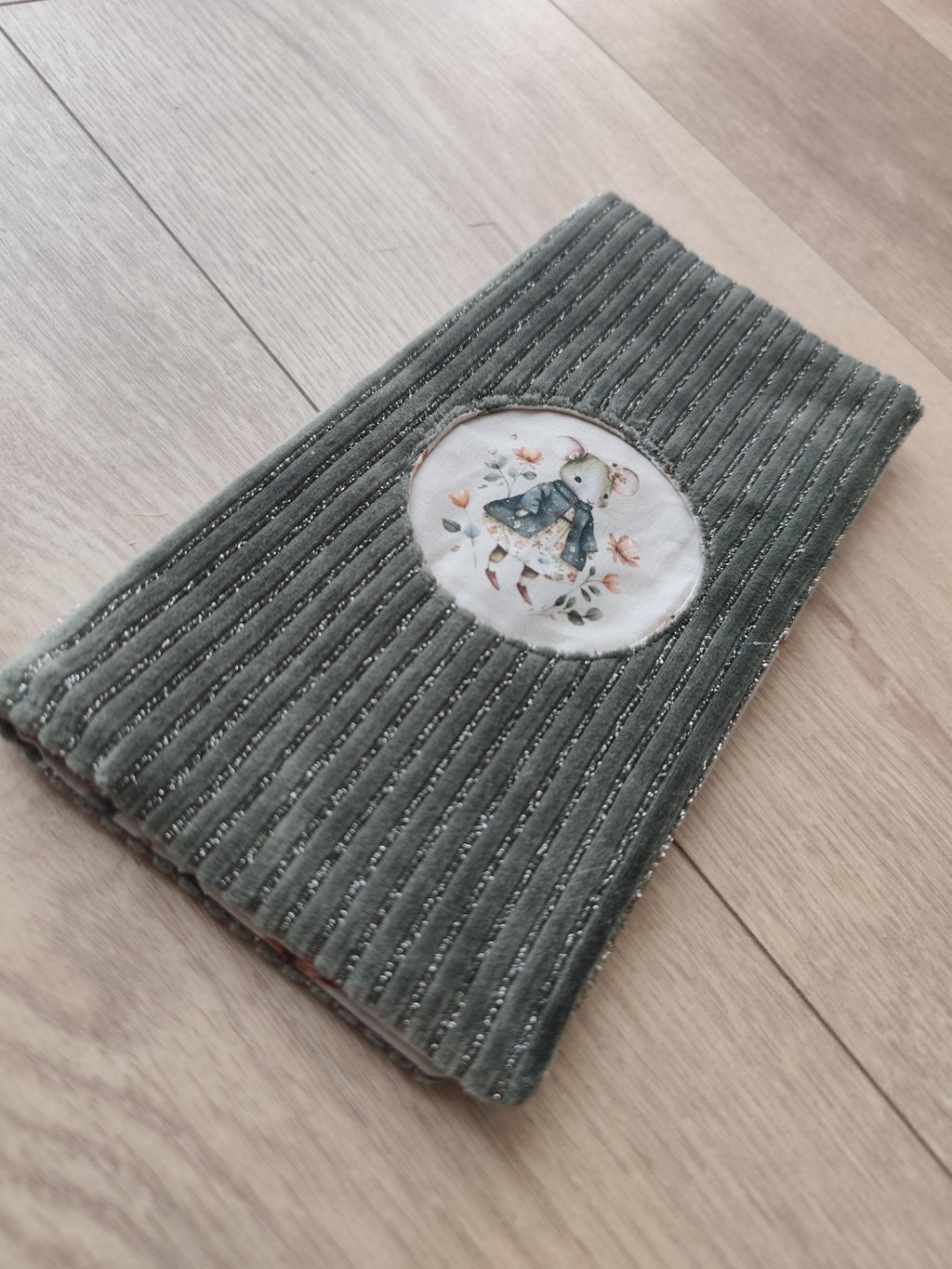 🐭 Protège livret de famille fait main – Collection Marie Capucine la Souris | Blanche & Noé