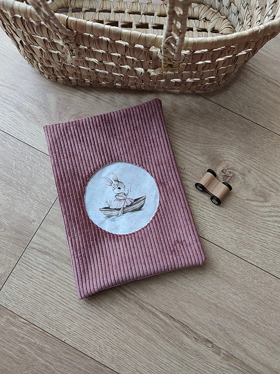 Protège carnet de santé bébé Léontine la lapine – coton imprimé fait main