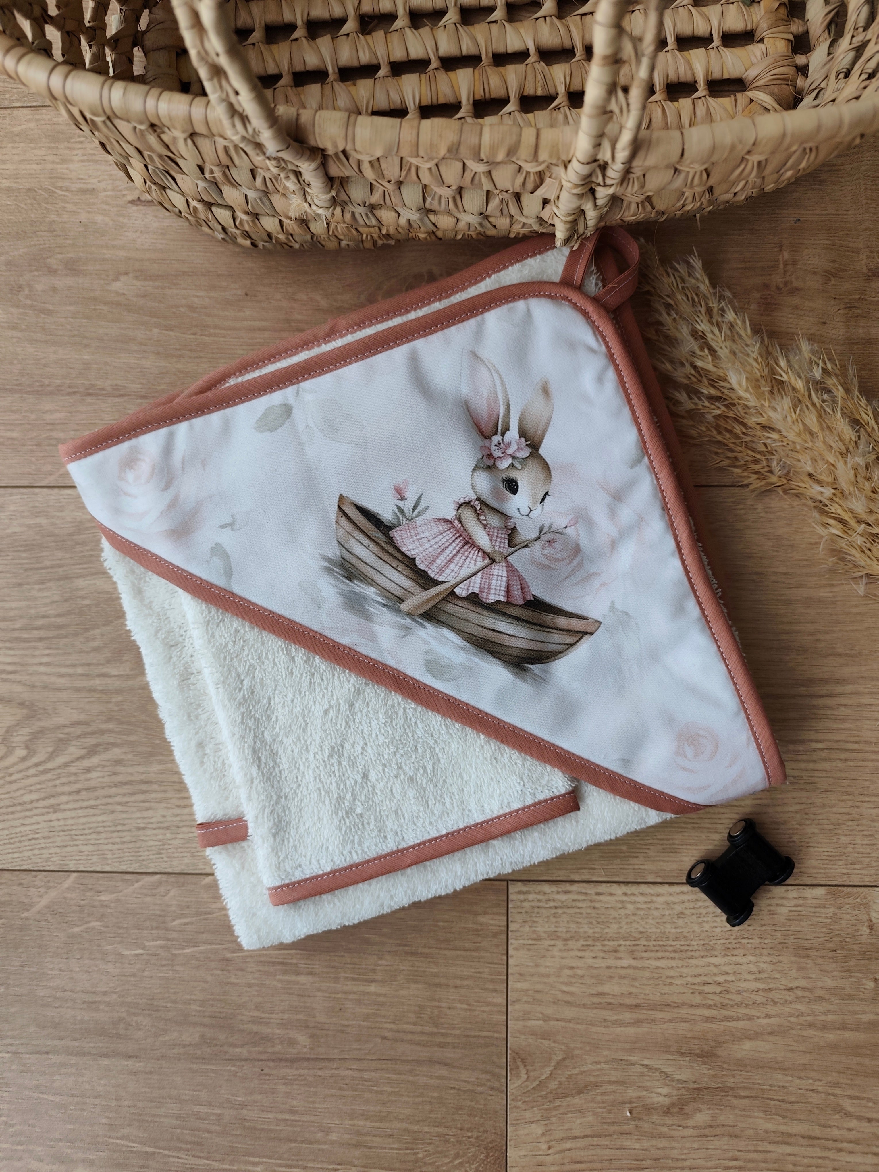 Cape de bain bébé avec gant Léontine la lapine – Sortie de bain douce en éponge et coton