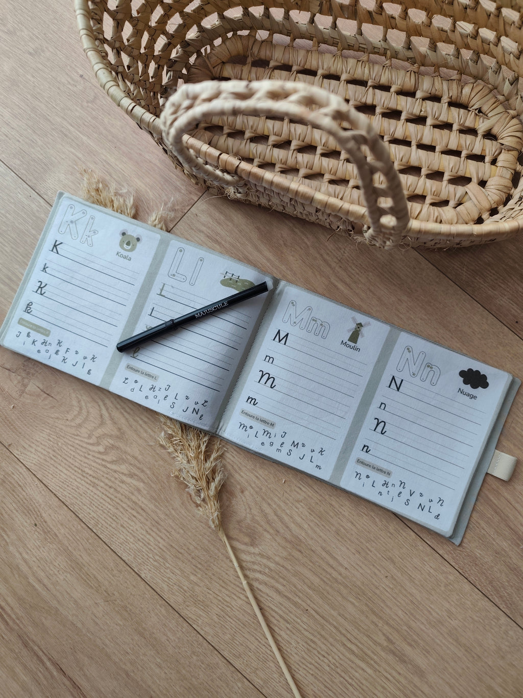 🧸 Livre des lettres lavable – Léon l’ourson