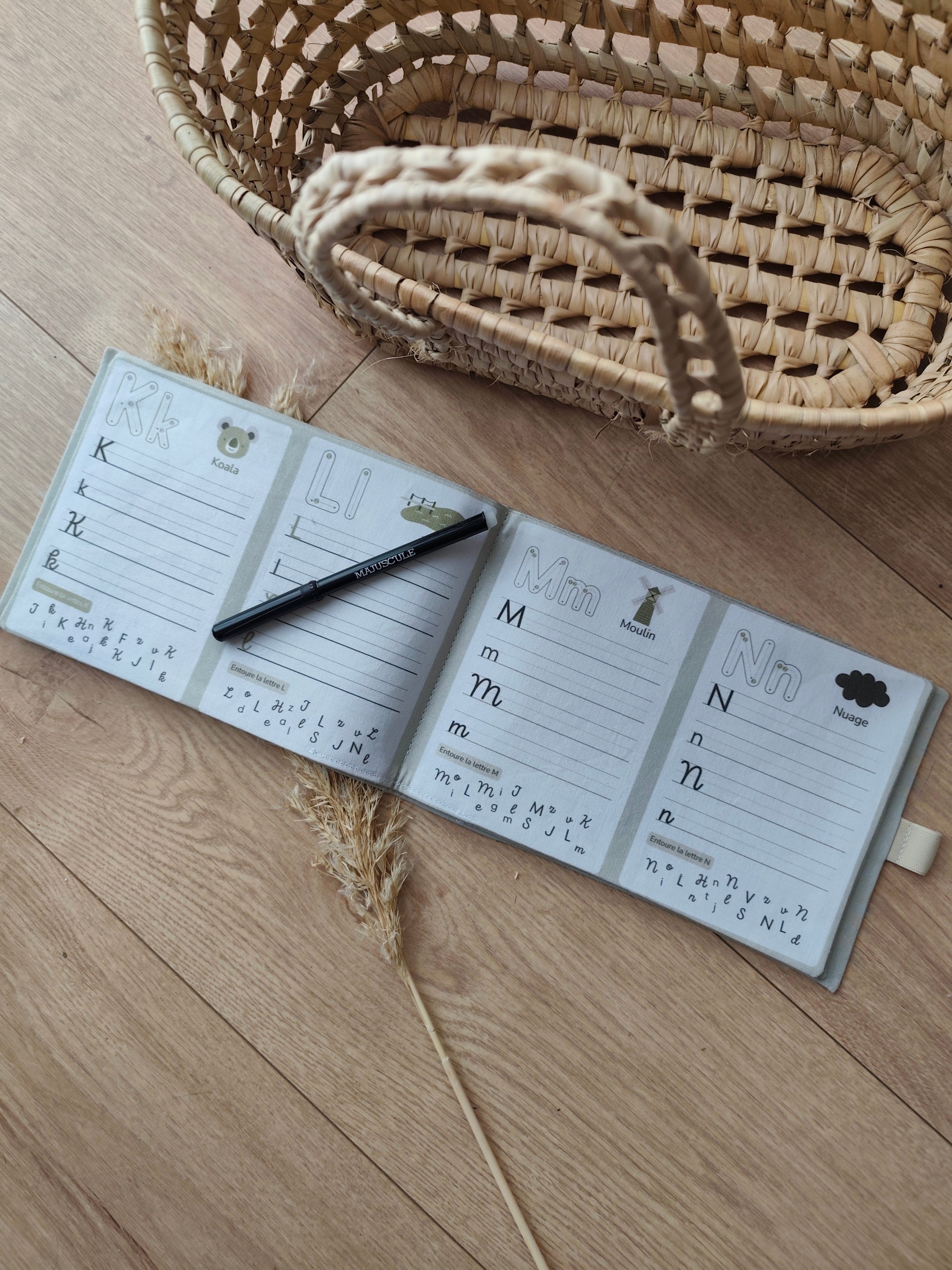 🧸 Livre des lettres lavable – Léon l’ourson