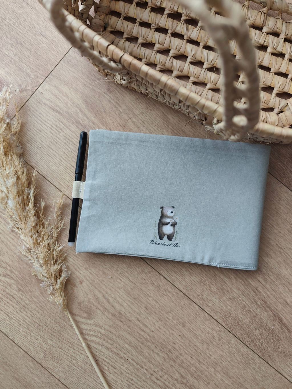🧸 Livre des lettres lavable – Léon l’ourson