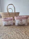 Lot de deux paniers de rangement en tissu coton de la collection Léontine la Lapine, idéals pour les lingettes lavables et accessoires de bébé dans une chambre d'enfant. - Blanche & Noé