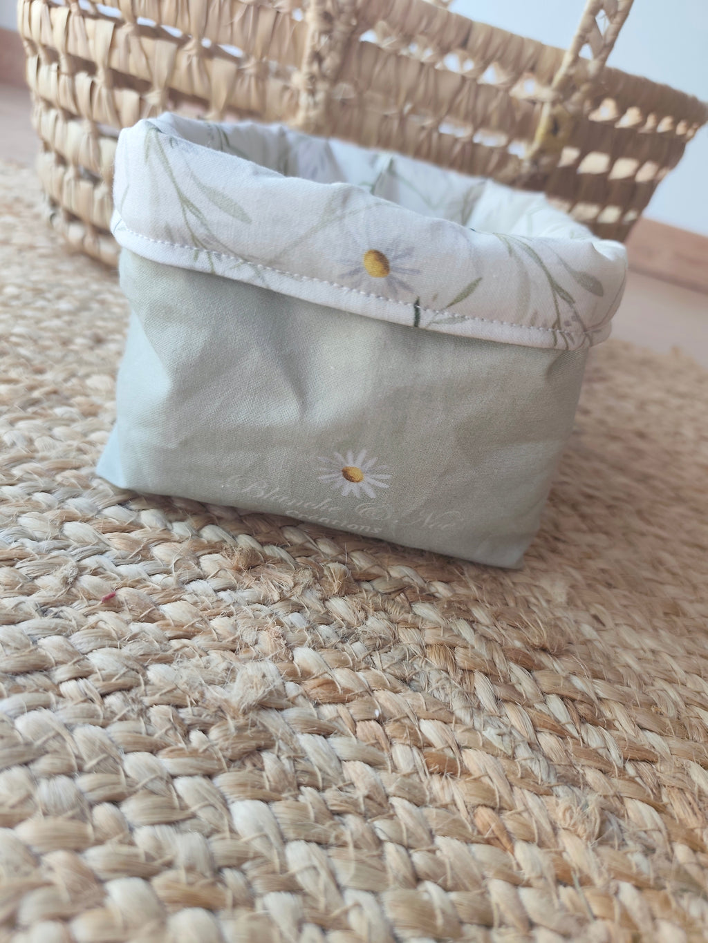 Lot de deux paniers de rangement en tissu de la collection Léon l'Ourson - Vu arrière du grand panier - Blanche & Noé