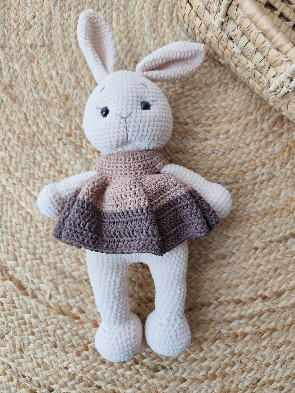 Peluche lapin Léontine la Lapine 35 cm, doudou fait main au crochet – Blanche & Noé

