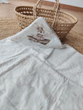 Cape de bain bébé Léontine la Lapine | Sortie de bain artisanale avec capuche