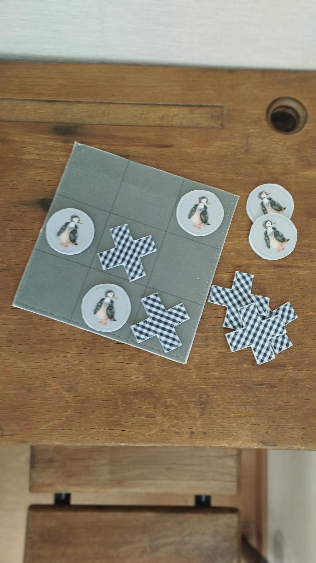 Jeu de morpion. Gaspard le canard