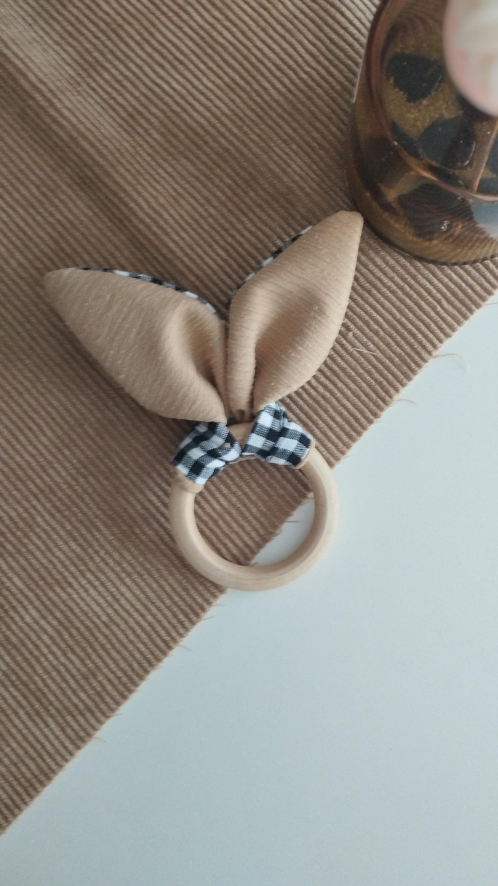 Hochet "oreille de lapin" de la collection "Gaspar le Canard"