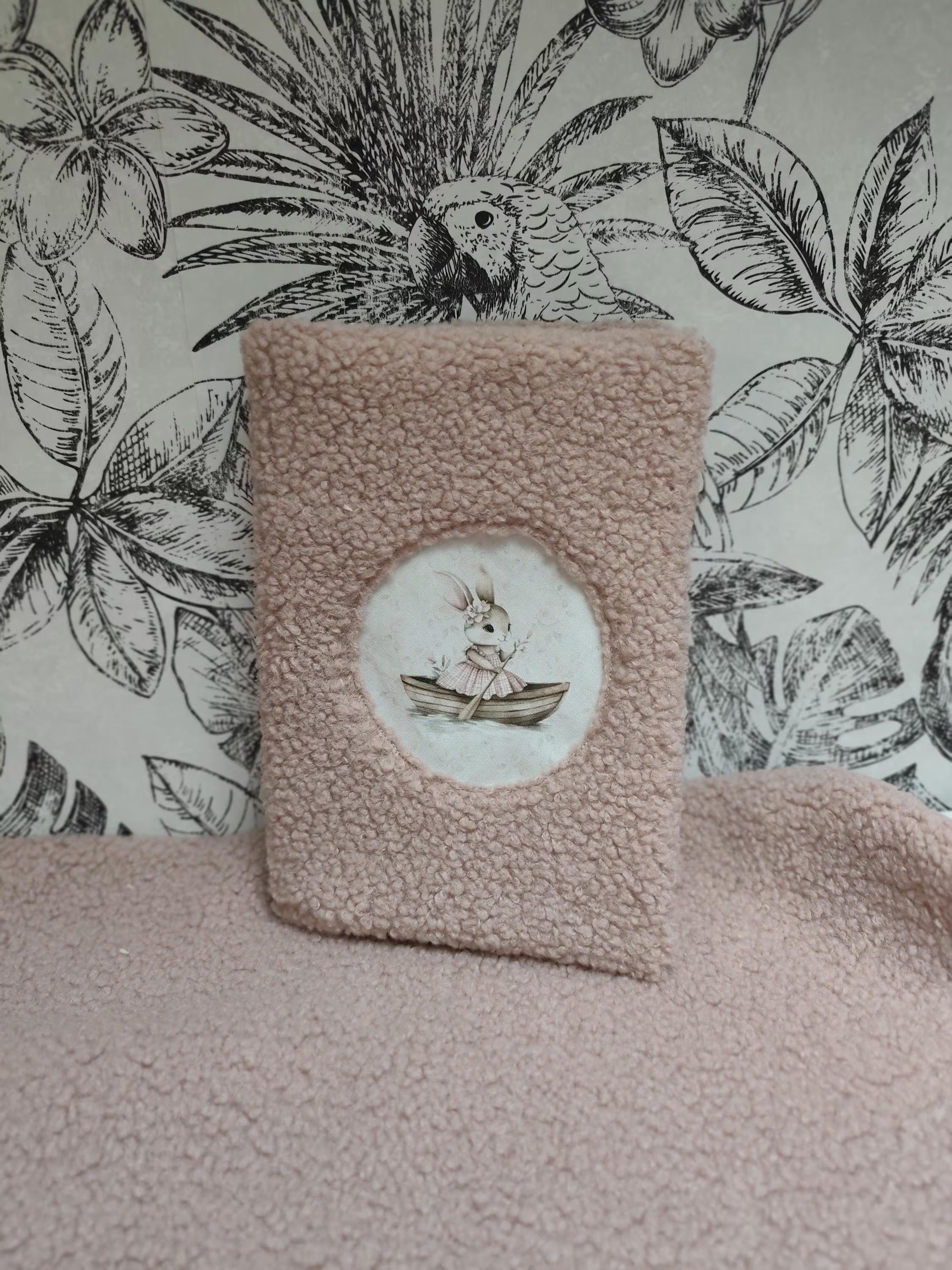 🐰 Protège carnet de santé fait main – Collection Léontine la Lapine | Blanche & Noé